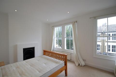 3 bedroom flat to rent, Tradescant Road, London SW8