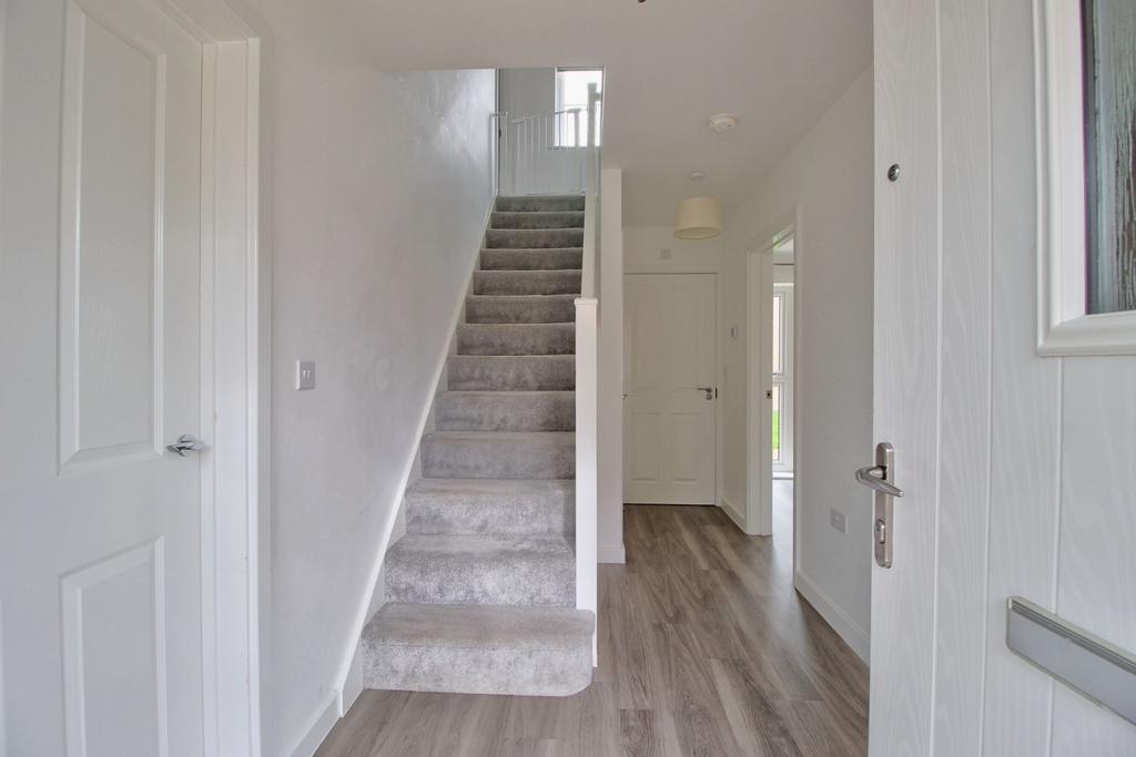 Welcoming entrance &amp; cloakroom