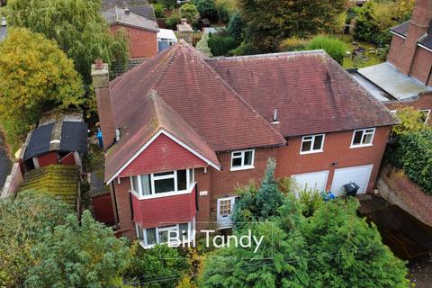 Gaiafields Road, Lichfield, WS13