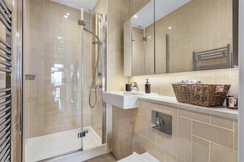 2 bedroom flat to rent, Mapleton Crescent, SW18