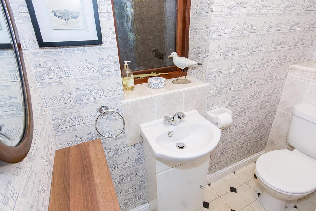 Cloakroom/WC