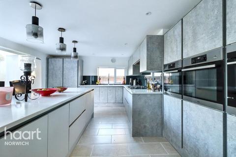 4 bedroom detached bungalow for sale, Cromer Road, Norwich
