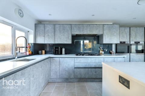 4 bedroom detached bungalow for sale, Cromer Road, Norwich