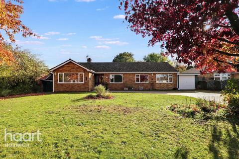 4 bedroom detached bungalow for sale, Half Field Lane, Norwich