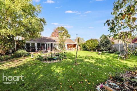 4 bedroom detached bungalow for sale, Half Field Lane, Norwich