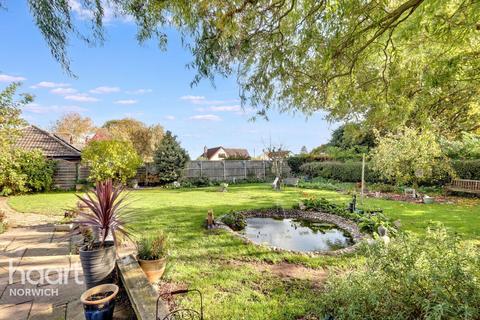 4 bedroom detached bungalow for sale, Half Field Lane, Norwich