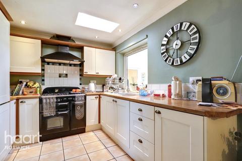 4 bedroom detached bungalow for sale, Half Field Lane, Norwich