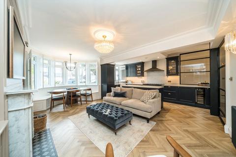 3 bedroom flat for sale, Creighton Avenue, London N2