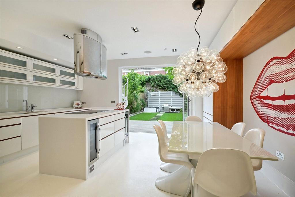 Kitchen / Dining