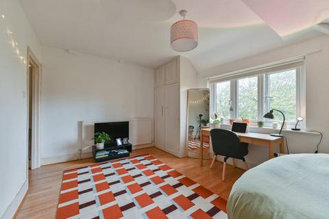 Studio to rent, Tooting Bec Gardens, Streatham, London, SW16