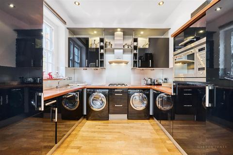 2 bedroom flat to rent, Smith Square, Westminster, London, SW1P