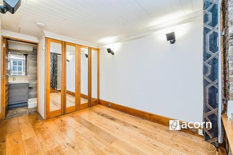 Studio to rent, Tower Bridge Road London Bridge SE1