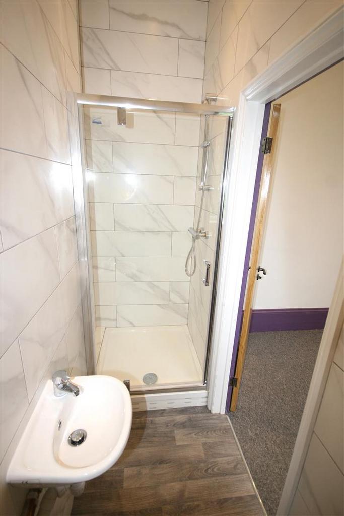 En-suite shower.JPG