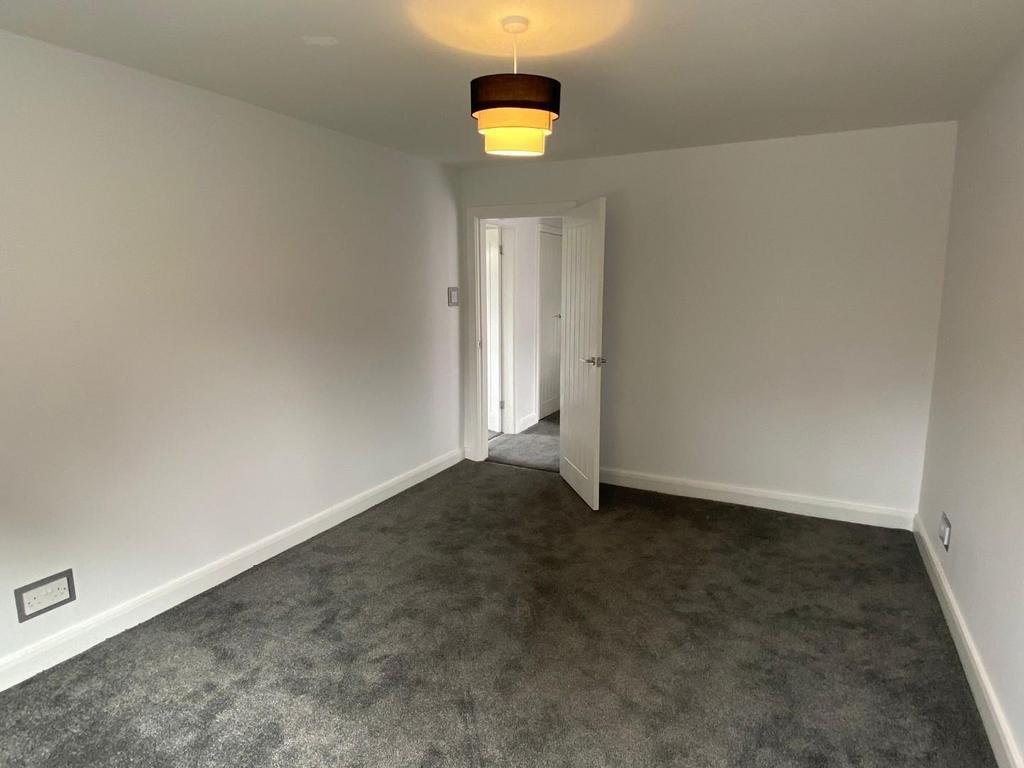 Bedroom 1 3.jpg
