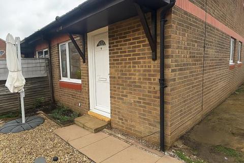 1 bedroom maisonette to rent, Colburn Crescent, Guildford GU4