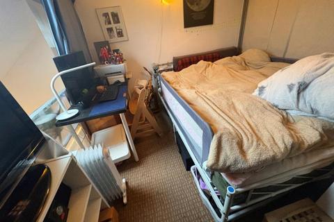 1 bedroom maisonette to rent, Colburn Crescent, Guildford GU4