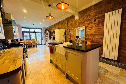 3 bedroom terraced house for sale, Birchfield Road, Abington, Northampton NN1