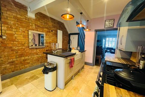 3 bedroom terraced house for sale, Birchfield Road, Abington, Northampton NN1