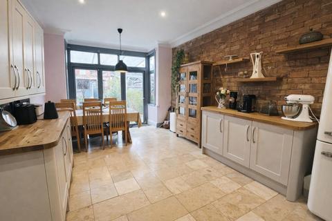 3 bedroom terraced house for sale, Birchfield Road, Abington, Northampton NN1