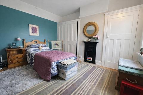 3 bedroom terraced house for sale, Birchfield Road, Abington, Northampton NN1