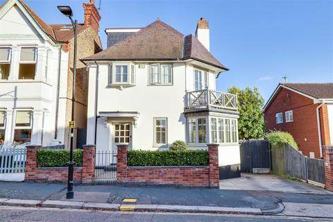 Leigh Cliff Road, Leigh-On-Sea SS9