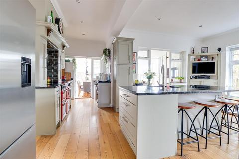 4 bedroom detached house for sale, Leigh Cliff Road, Leigh-On-Sea SS9