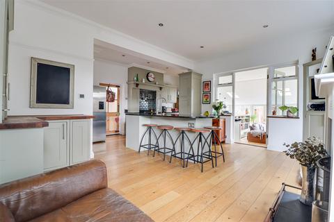 4 bedroom detached house for sale, Leigh Cliff Road, Leigh-On-Sea SS9