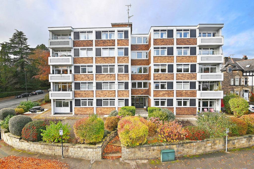 3 bedroom flat for sale