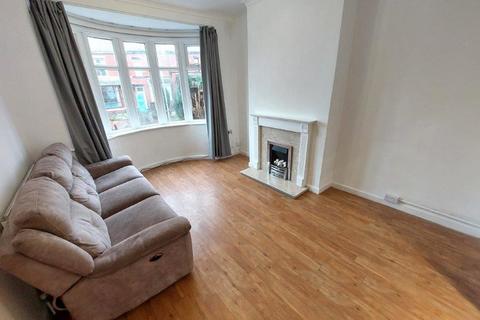 3 bedroom terraced house to rent, Outwood Road, Radcliffe , Manchester