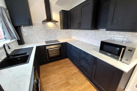 3 bedroom terraced house to rent, Outwood Road, Radcliffe , Manchester