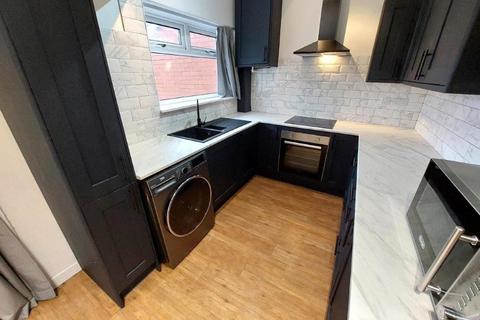 3 bedroom terraced house to rent, Outwood Road, Radcliffe , Manchester