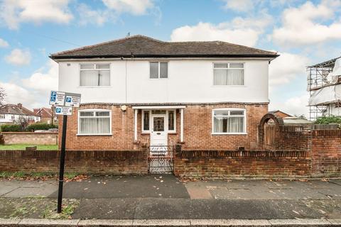 undefined, Central Avenue, Hounslow TW3