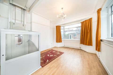 undefined, Central Avenue, Hounslow TW3