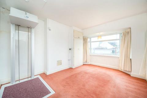 3 bedroom house to rent, Central Avenue, Hounslow TW3