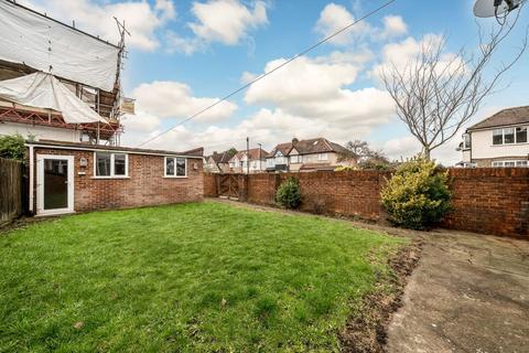 undefined, Central Avenue, Hounslow TW3