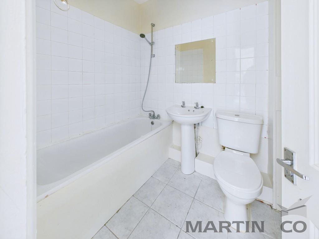 Flat 2 - Bathroom