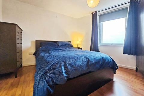 2 bedroom flat to rent, Elmwood Lane, Leeds