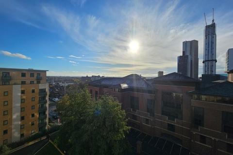 2 bedroom flat to rent, Elmwood Lane, Leeds
