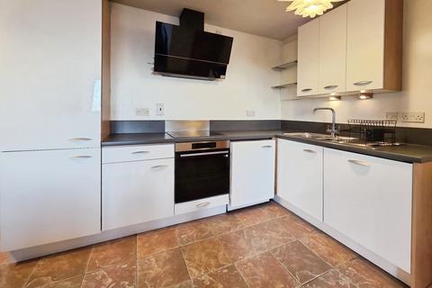 2 bedroom flat to rent, Elmwood Lane, Leeds