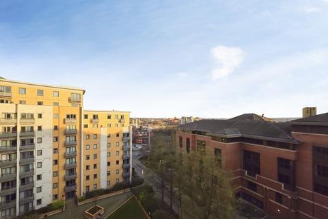 2 bedroom flat to rent, Elmwood Lane, Leeds