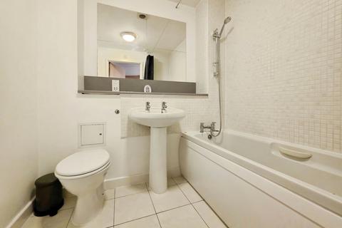2 bedroom flat to rent, Elmwood Lane, Leeds