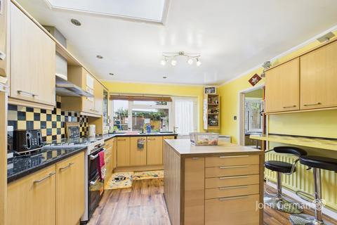 4 bedroom semi-detached house for sale, Holmcroft Road, Stafford
