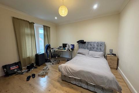 6 bedroom semi-detached house to rent, Avenue Road, Southampton