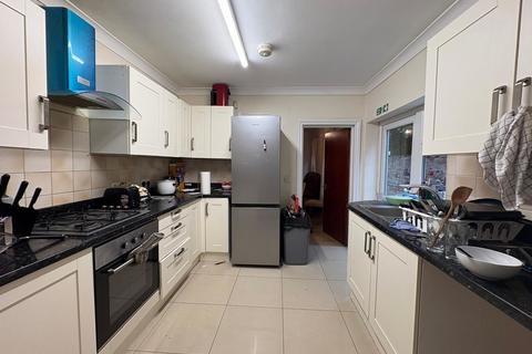 6 bedroom semi-detached house to rent, Avenue Road, Southampton