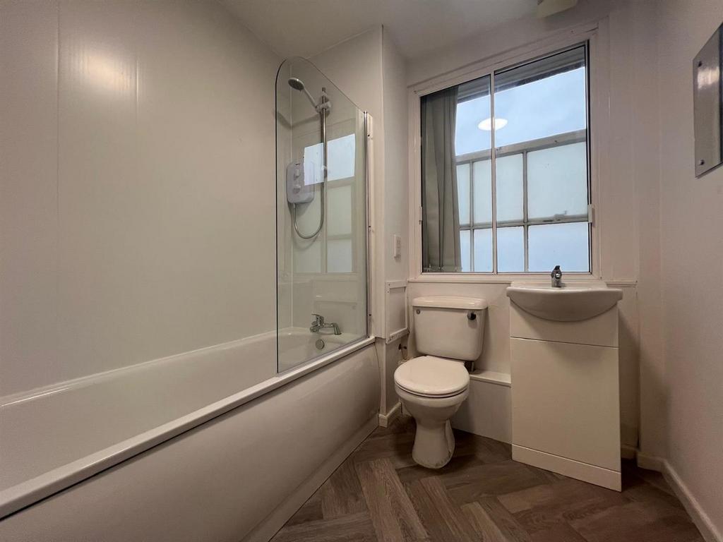 Bathroom.jpg