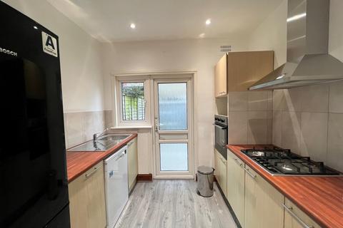2 bedroom ground floor flat to rent, Marlborough Road, Bowes Park N22