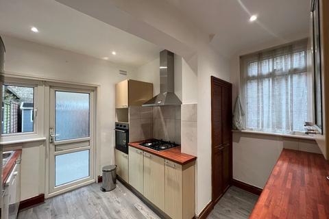 2 bedroom ground floor flat to rent, Marlborough Road, Bowes Park N22
