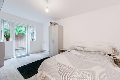 undefined, The Green, East Acton, London, W3