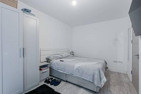 3 bedroom bungalow for sale, The Green, East Acton, London, W3