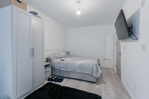 3 bedroom bungalow for sale, The Green, East Acton, London, W3